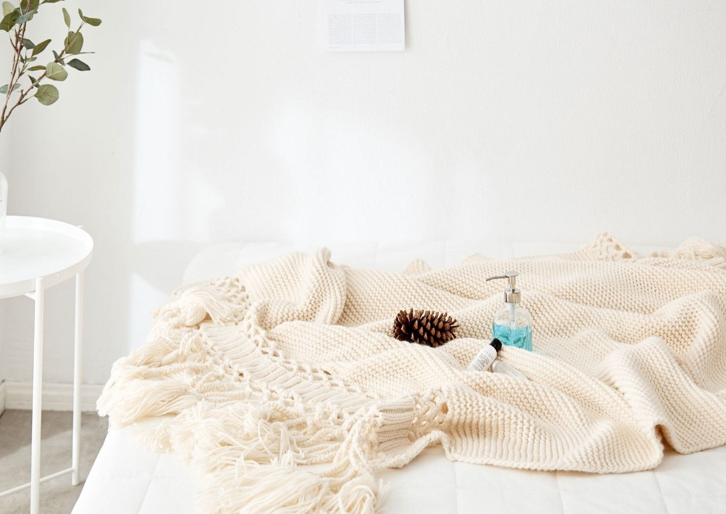 Chunky Hand-Knitted Tassel Blanket in Ivory